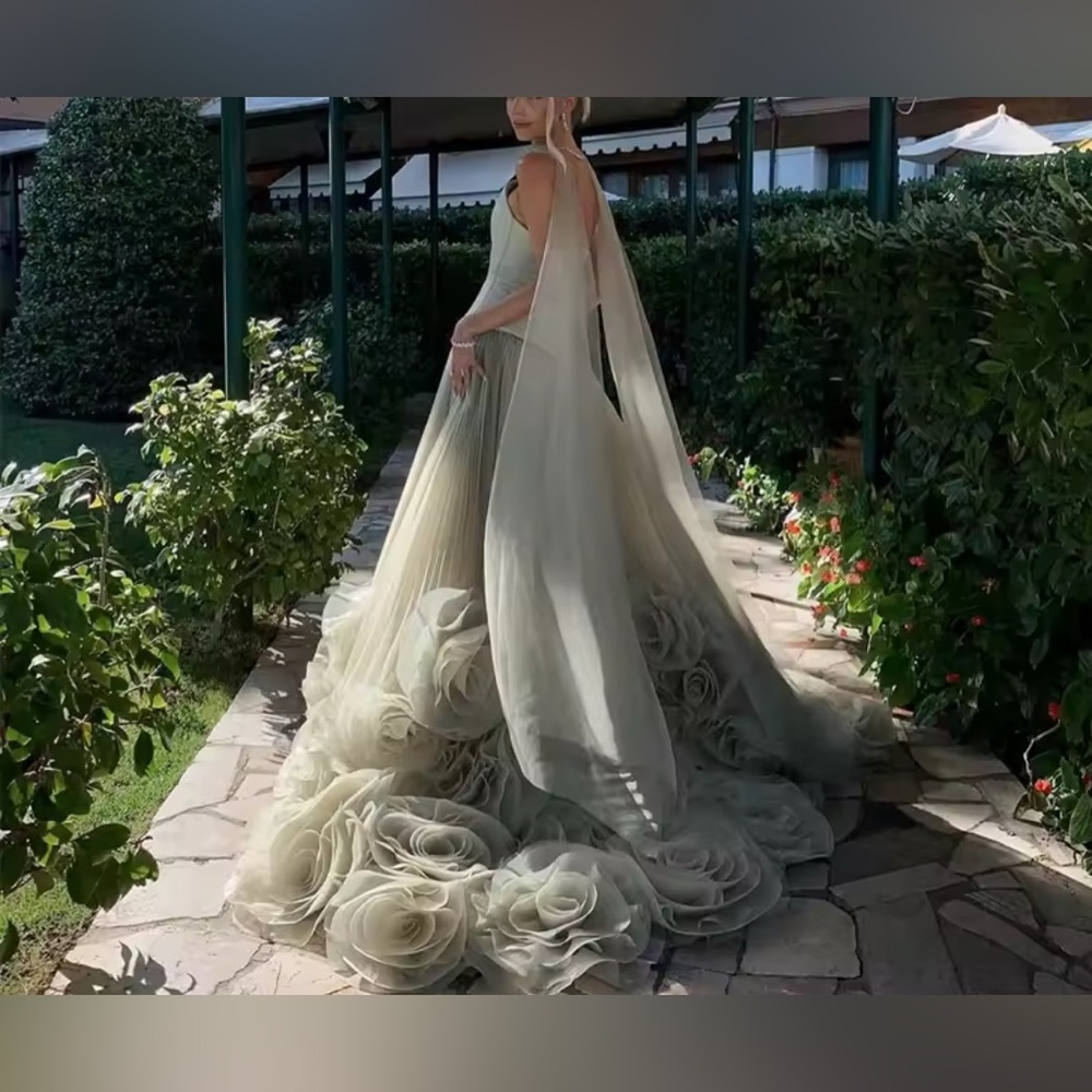 NEW $1985 La Rosée Impériale Gown - Picture 2 of 12